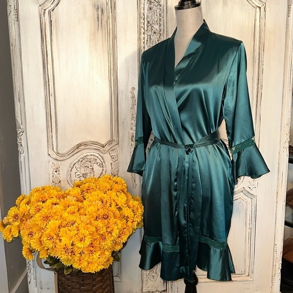 Ekouaer Satin Silky Feminine Deep Green Wrap Robe with Flutter Sleeves Size Med - Picture 1 of 10